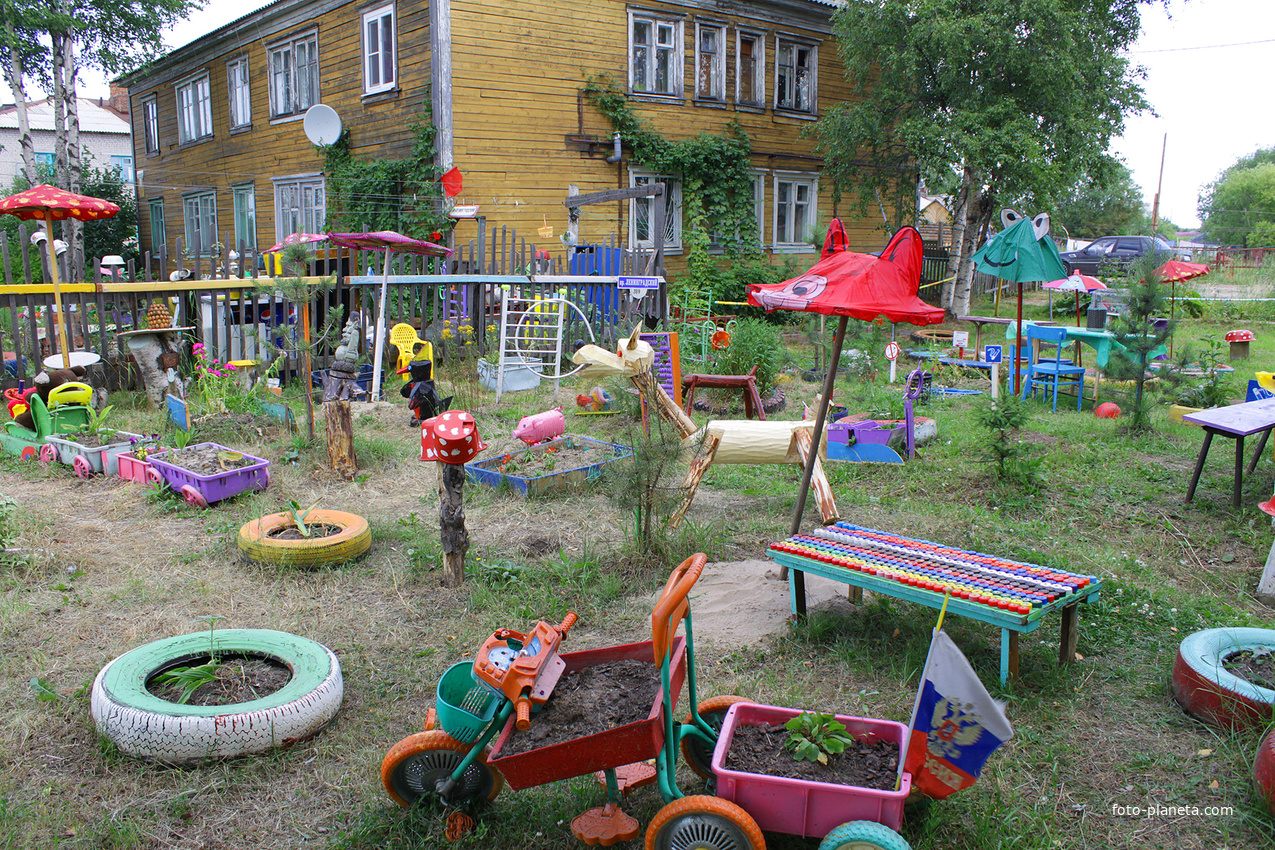 Двор садика. Детский сад дети во дворе. Лучший дворик детского сада. Двор для дете.