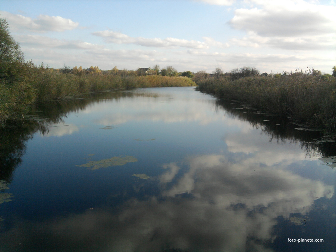 Вид со старого моста на речку