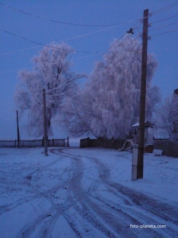 Дорога, уводящая в поля