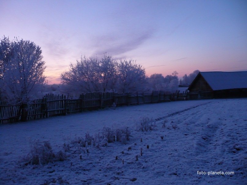 Зимний закат над деревней