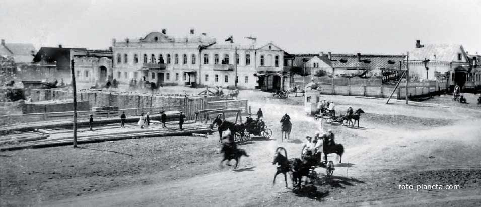 Соборная площадь. Ныне - Площадь Ленина. Строительство нового храма. Фото 1916 г.