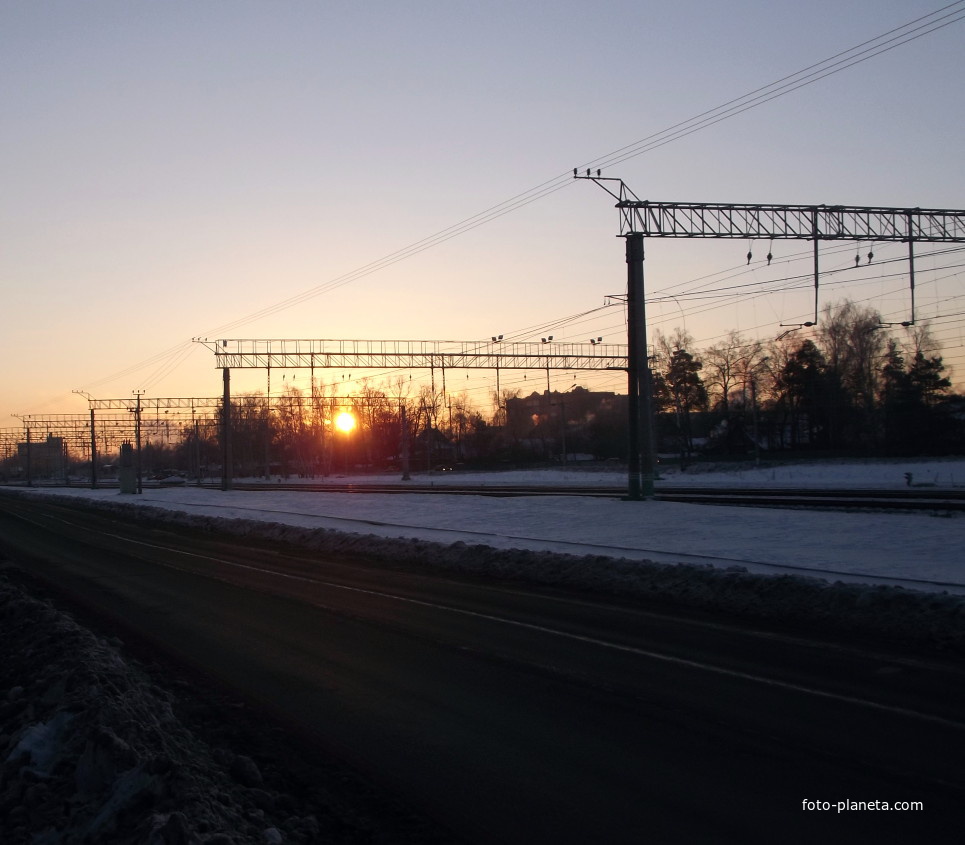 Солнце встаёт над станцией Быково
