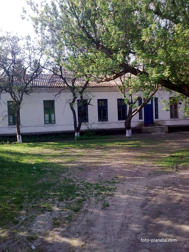приміщення колишньої школи в Ясиноватці