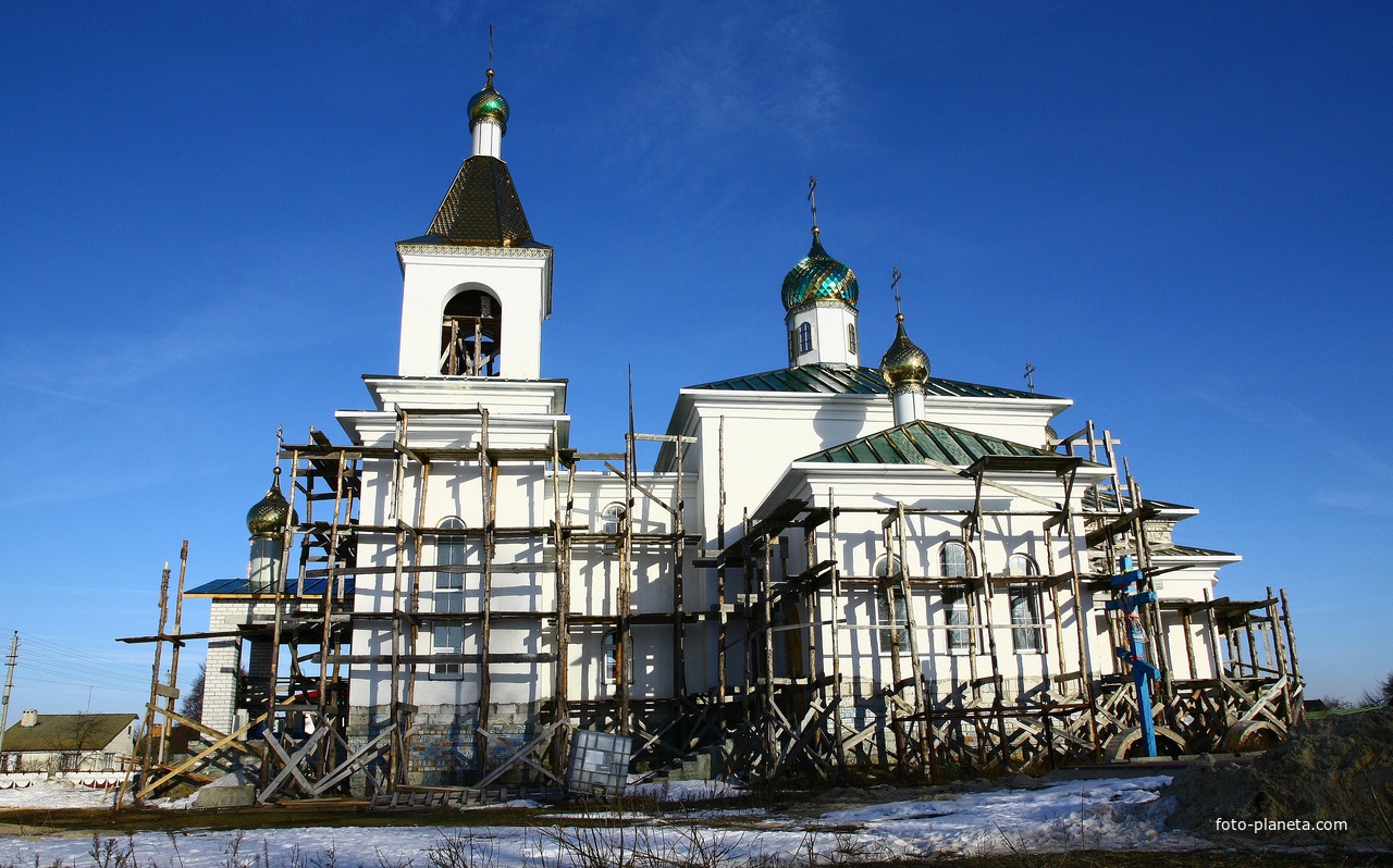 Строящаяся православная церковь Онуфрия Великого