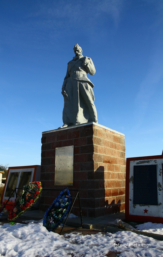 Памятник погибшим жителям деревни в годы ВОВ
