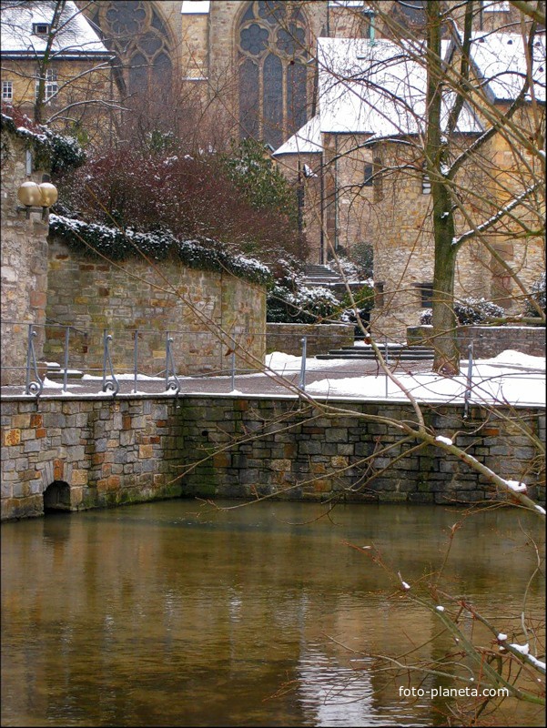 Истоки реки Падер у Кафедрального собора Падерборна