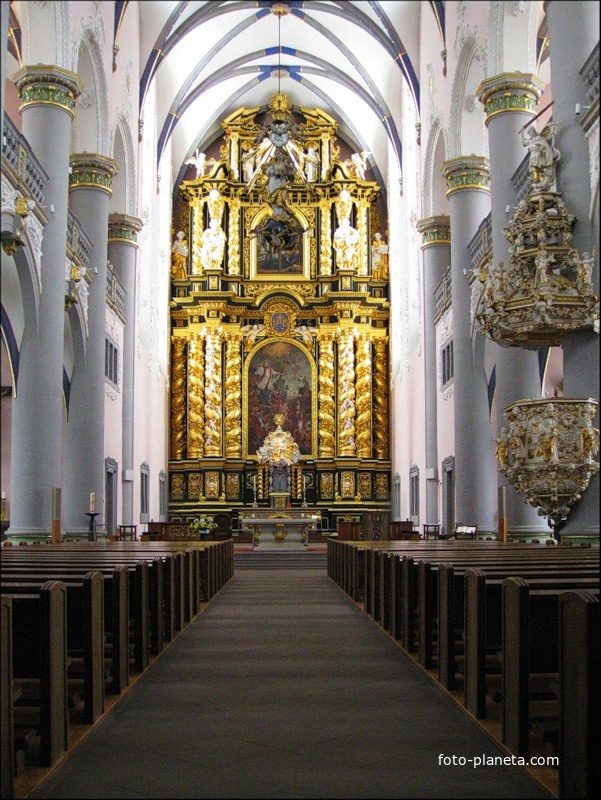 Церковь иезуитов в Падерборне, внутреннее убранство