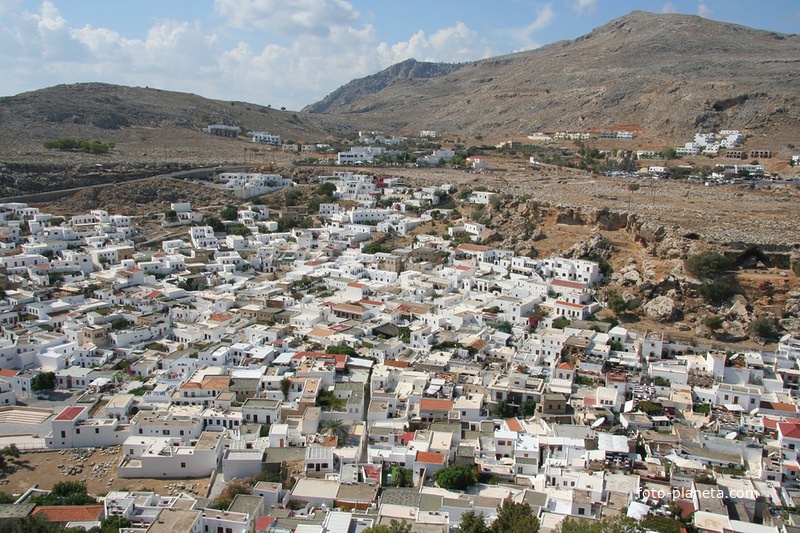 Вид с акрополя Линда на кварталы нижнего города