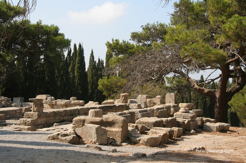 Руины храма Афины в Филеримском монастыре
