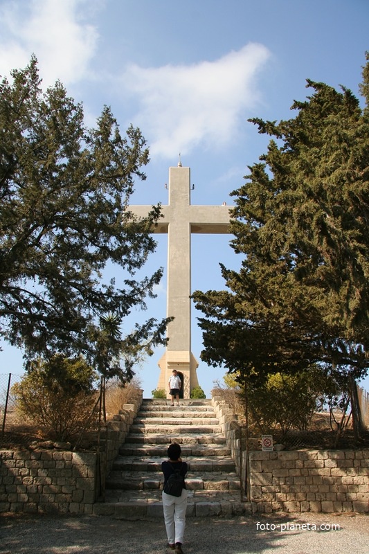 Крест в конце Пути на Голгофу Филеримского монастыря