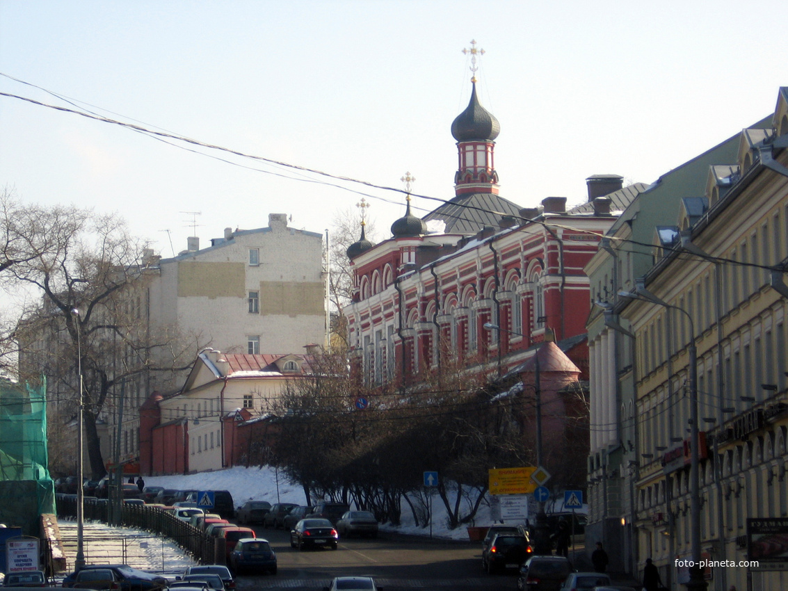 Рождественский бульвар / Богородице-Рождественский ставропигиальный женский монастырь.