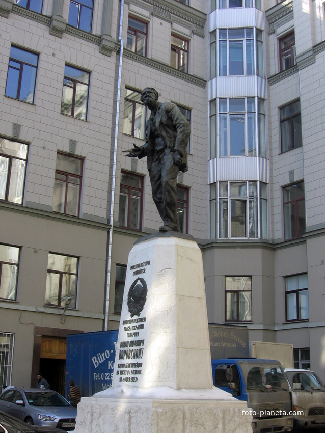 Памятник революционеру Вацлаву Вацлавовичу Воровскому