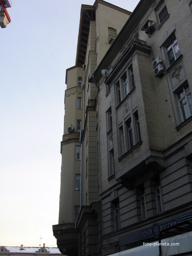 Гиляровского улица, 1