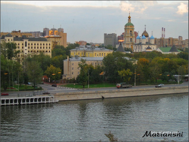 Вид на Ново-Спасский монастырь