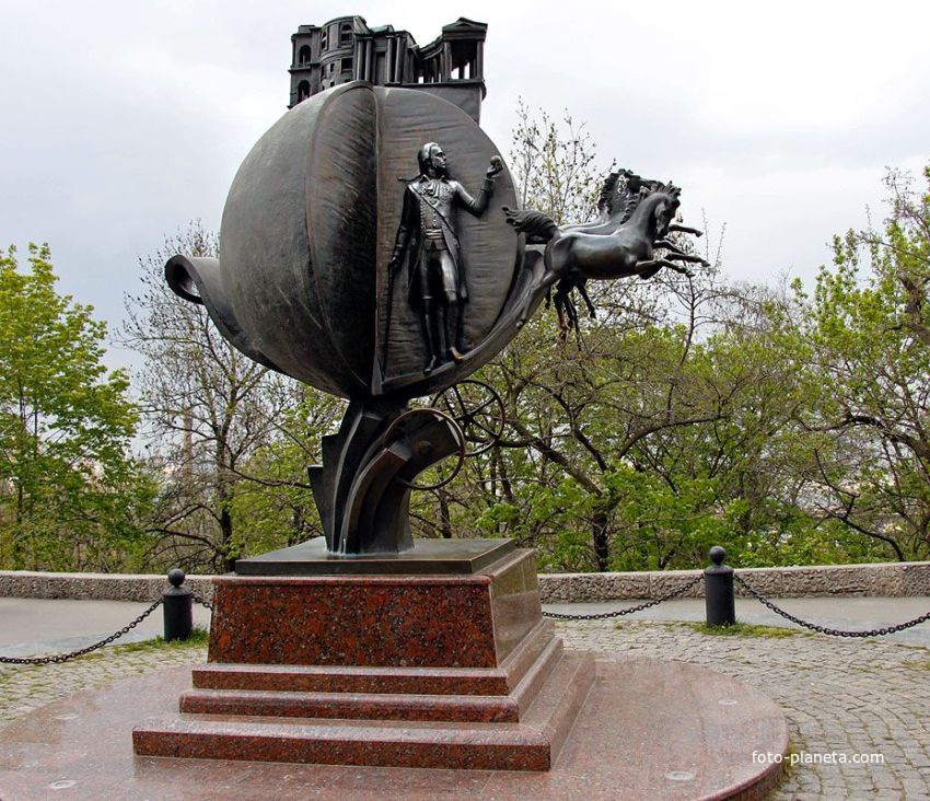Памятник Апельсину на бульваре М.Жванецкого