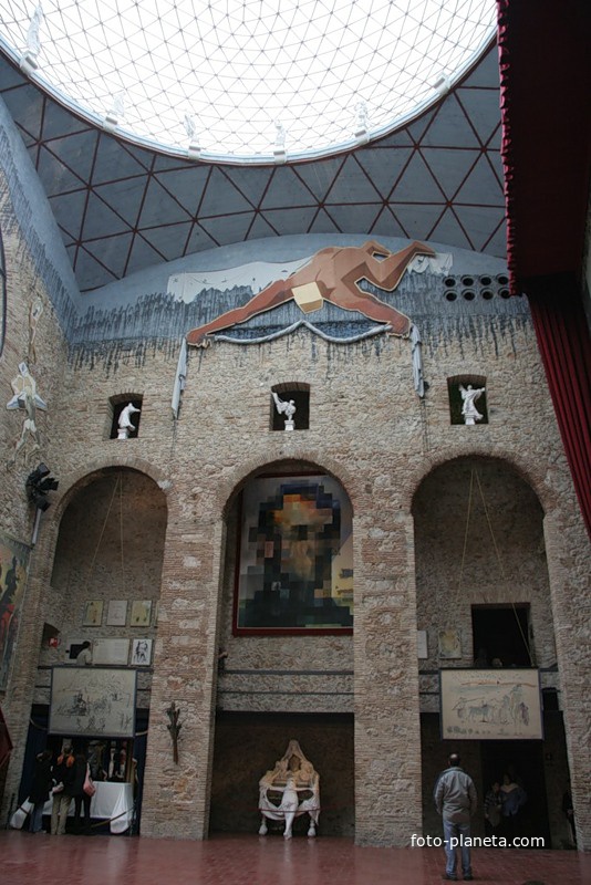 Театр-музей Сальвадора Дали в Фигейросе