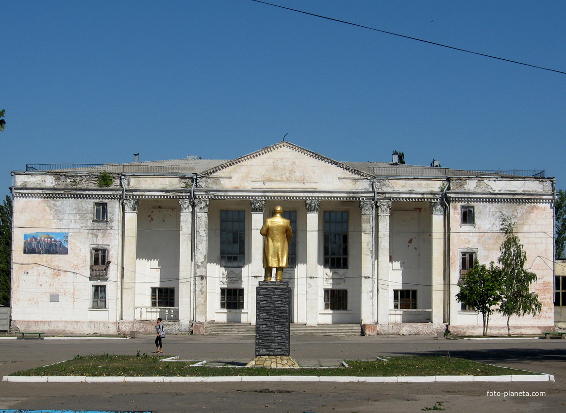 площадь и памятник Ленину