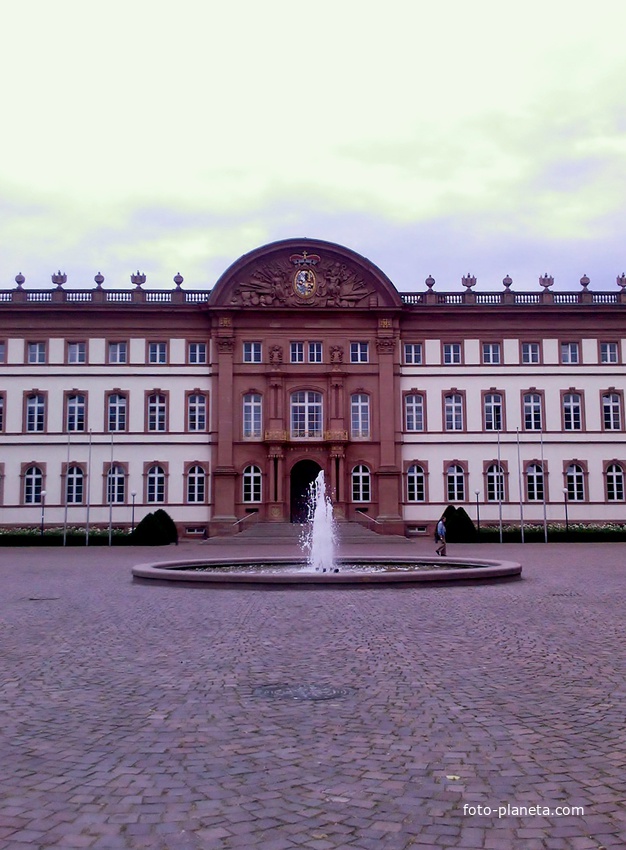Schlossplatz Цвайбрюккен