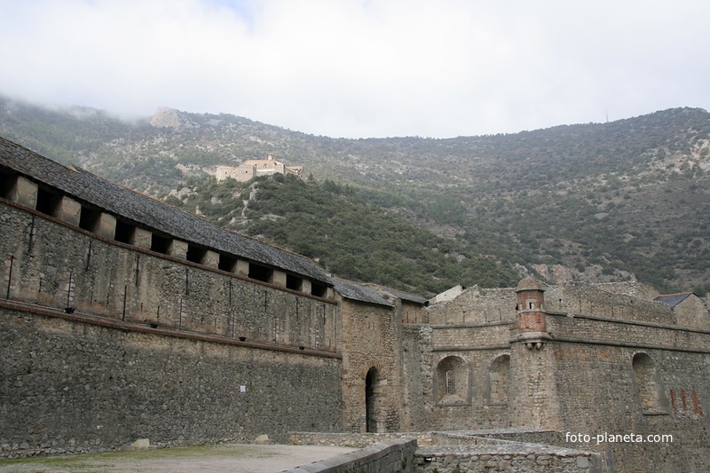 Крепостные стены Вильфранш-де-Конфлан и форт Либерия