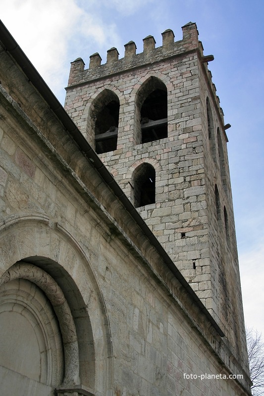 Колокольня церкви Святого Якоба в Вильфранш-де-Конфлан