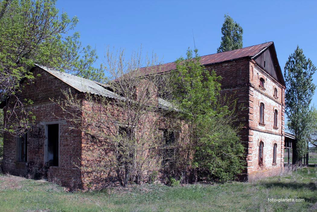 старая мельница (разграблена)