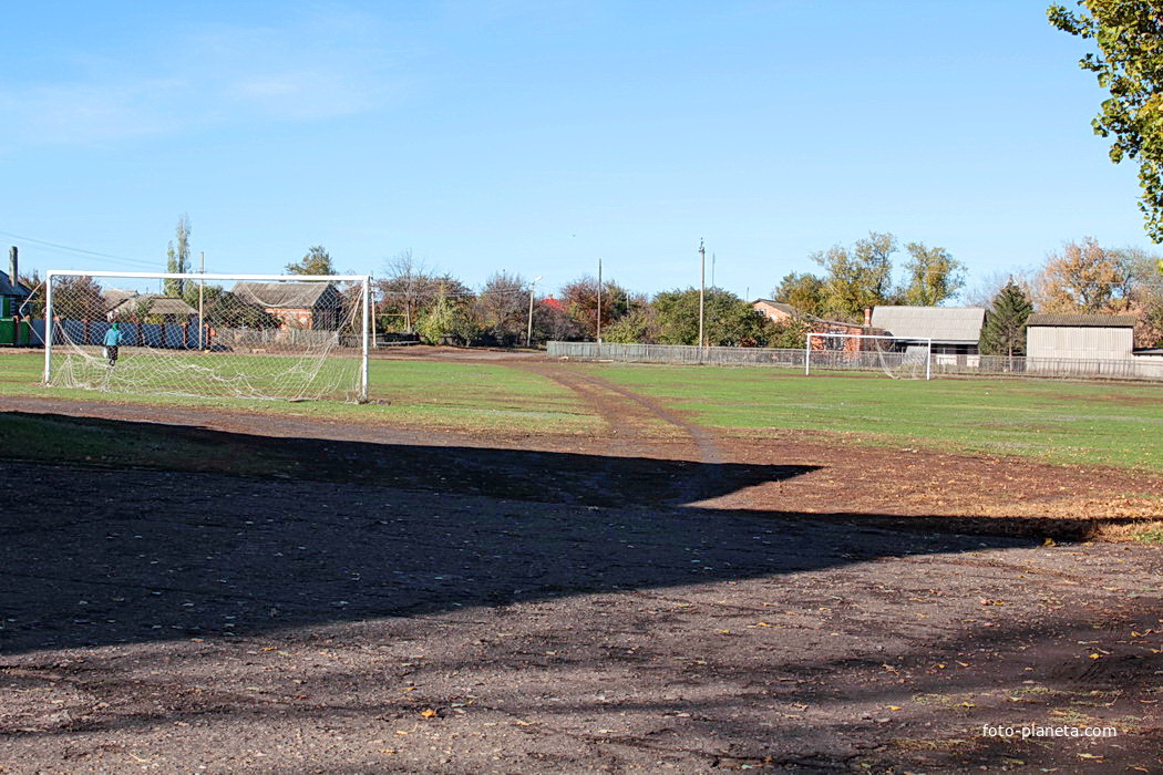 футбольное поле в центре