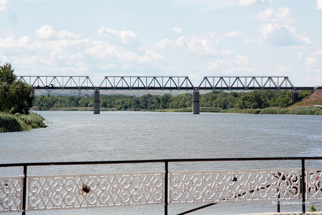 Железнодорожный мост через реку Северский Донец