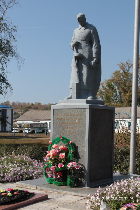 Памятник павшим воинам на мемориале