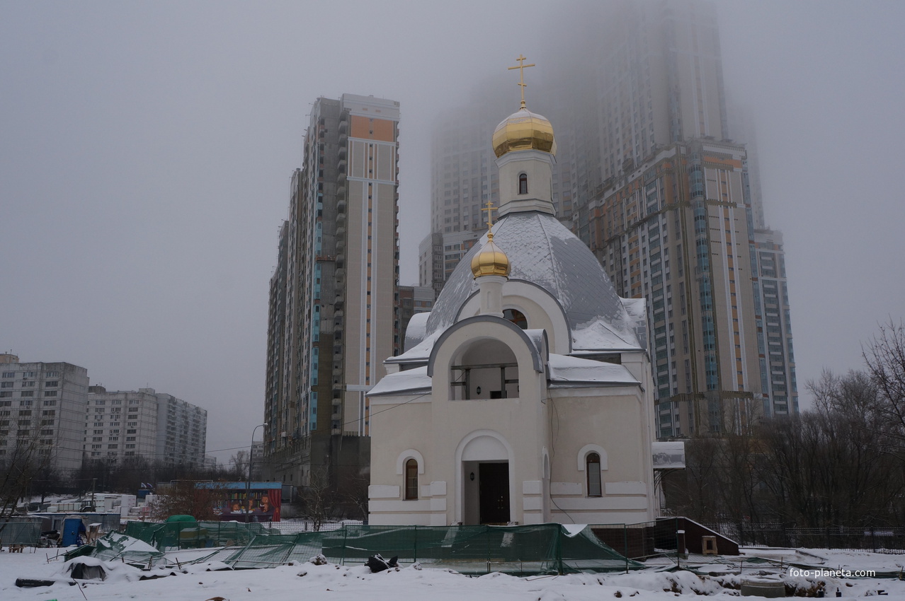 Сторона церкви. Храм Бирюлево Восточное. Храм Бирюлево РФ. Храм ул Михневская. Церковь в Бирюлево Восточное на Михневской.