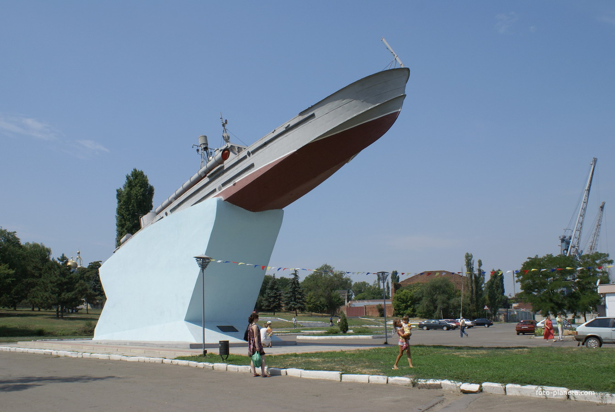 памятник моряком азовской флотилии