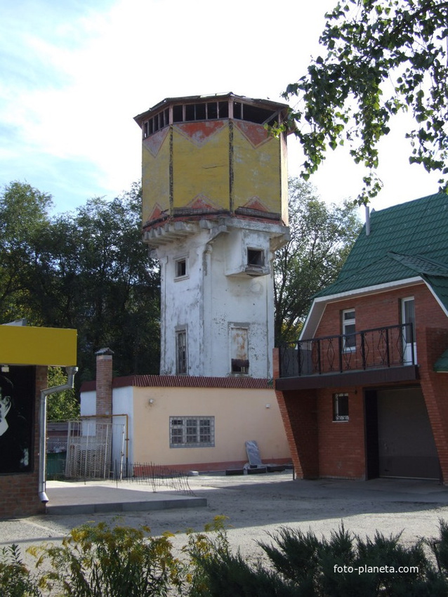 старая водонапорная башня у вокзала