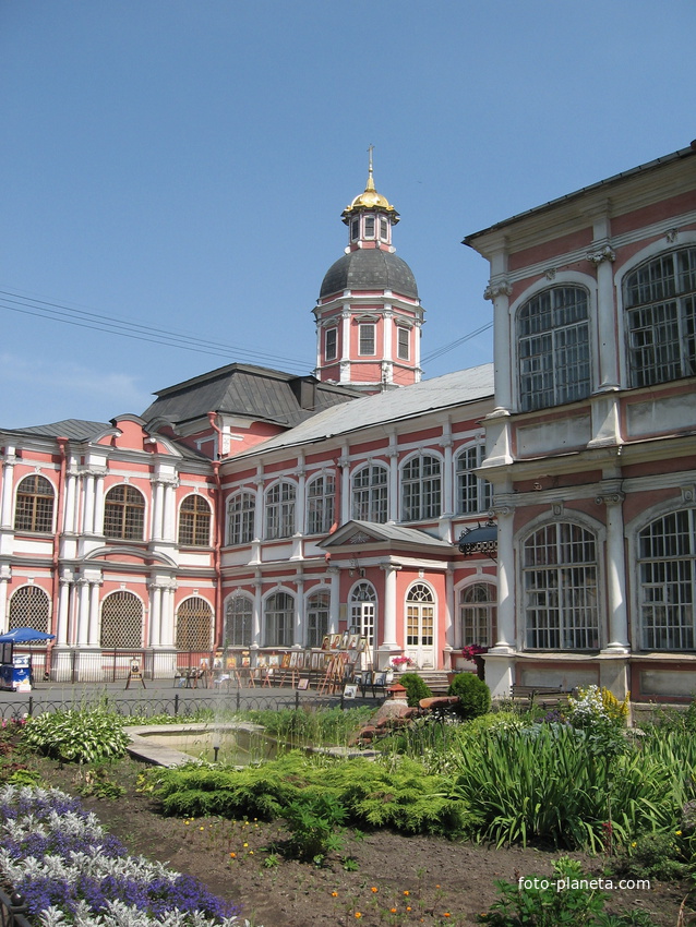 Свя́то-Тро́ицкая Алекса́ндро-Не́вская ла́вра — мужской православный монастырь в Санкт-Петербурге
