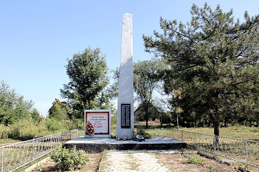 Братская могила, мемориал павшим воинам в ВОВ