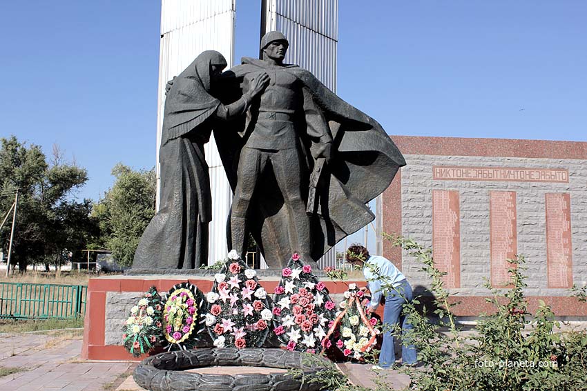 Братская могила, мемориал павшим воинам в ВОВ Задоно-Кагальницкая Фотопланета