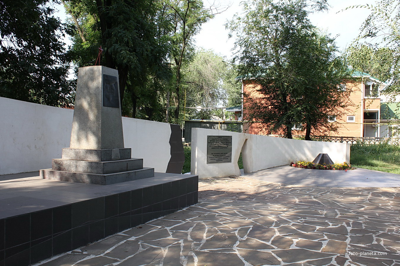 воинский мемориал-захоронение павшим в ВОВ