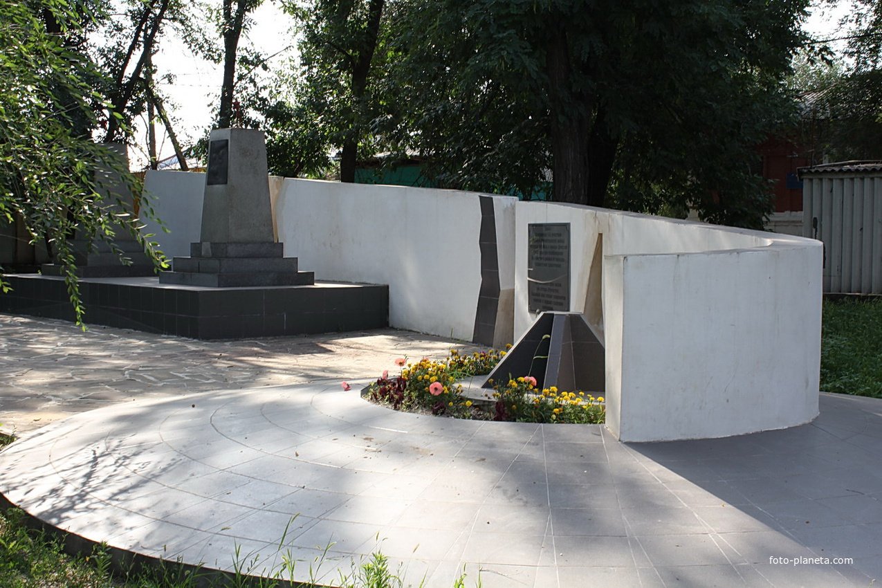 воинский мемориал-захоронение павшим в ВОВ