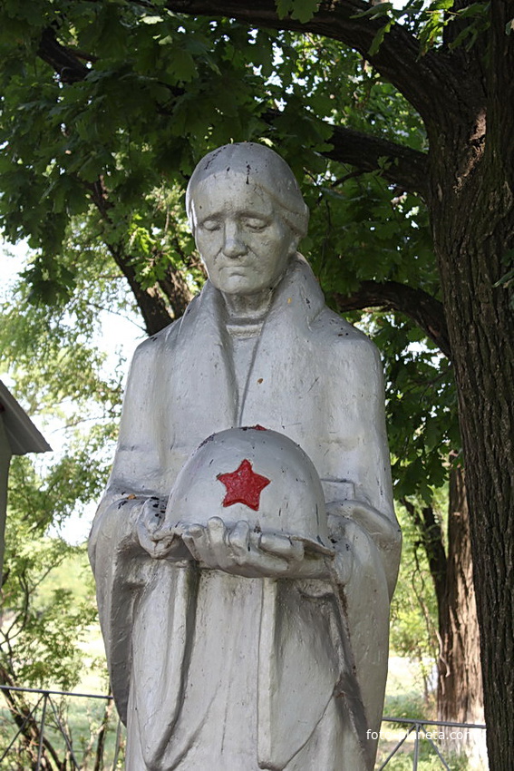 Братская могила, мемориал павшим воинам в ВОВ