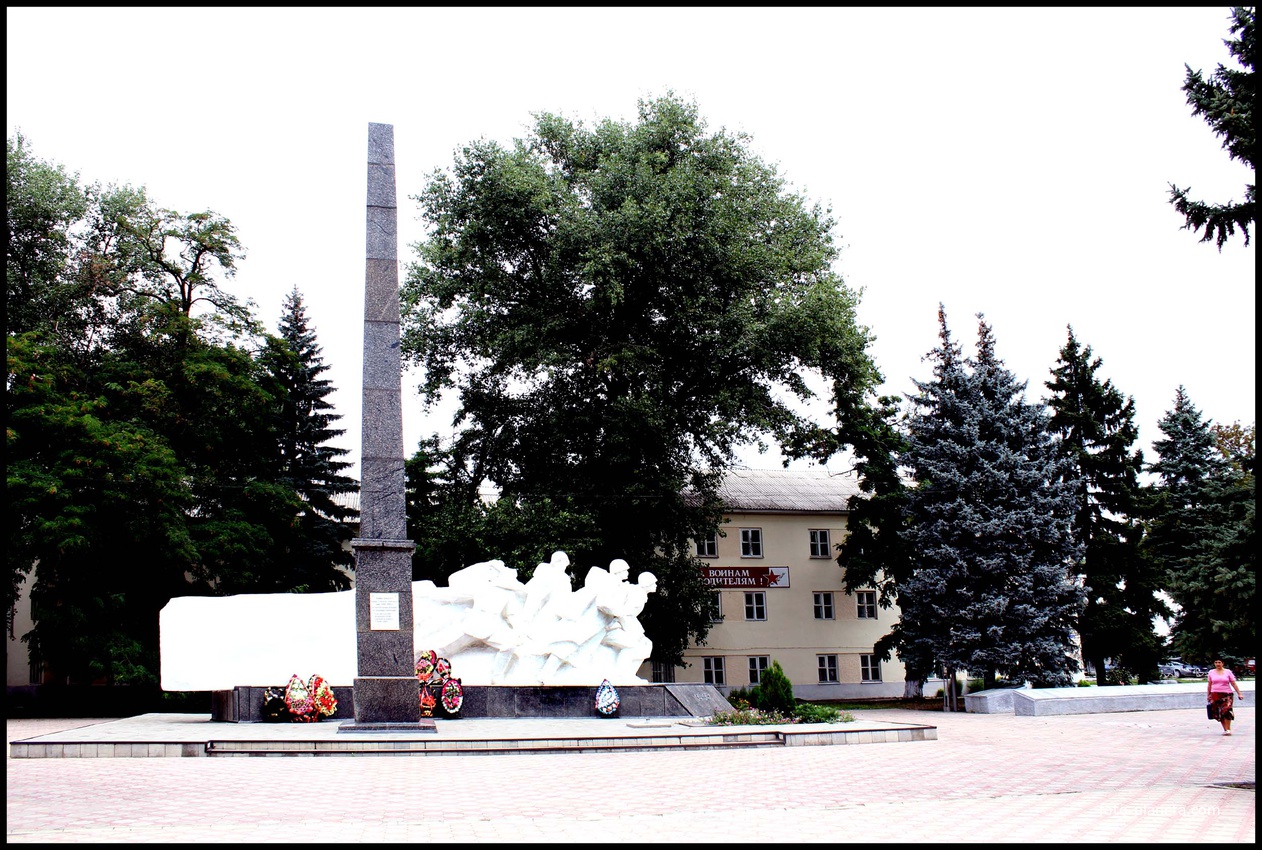 Братская могила, мемориал павшим воинам в ВОВ