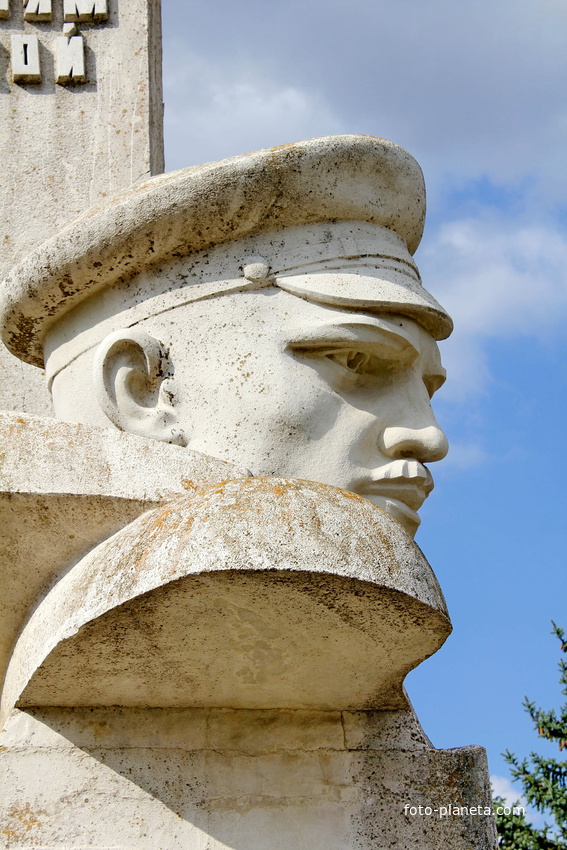 Мемориал героям Гражданской войны  Этот мемориал соорудили земляки командиру 4 кавалерийской дивизии Первой Конной Армии Федору Михайловичу Литунову, погибшему в 1920 году.