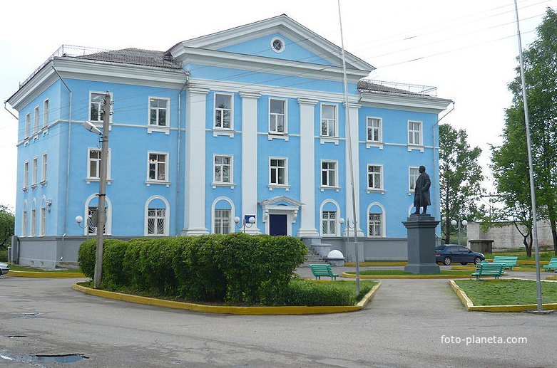 здание администрации Картонной фабрики в г. Кувшиново