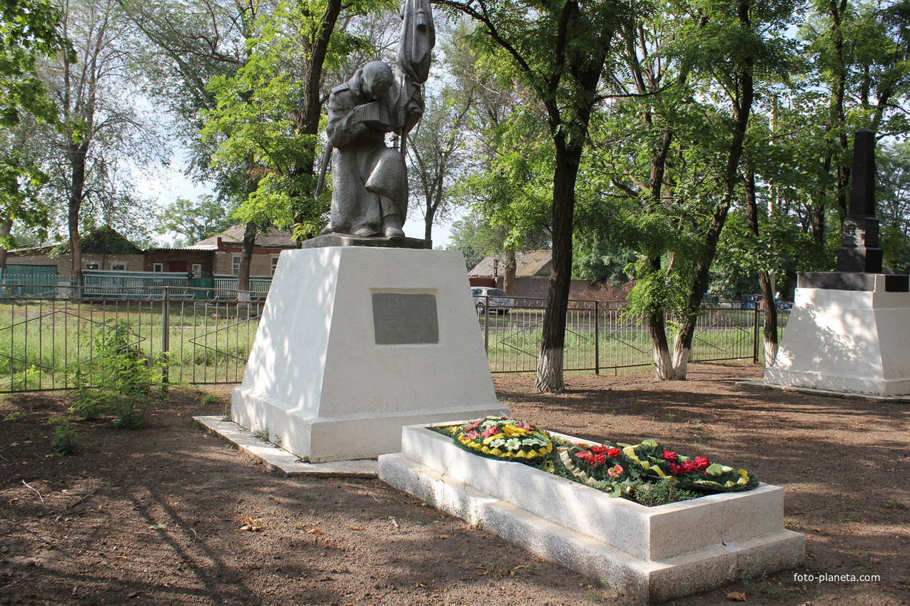 Братская могила павших в ВОВ воинов