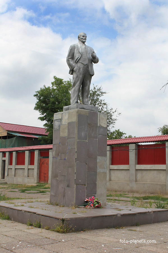 памятник Ленину