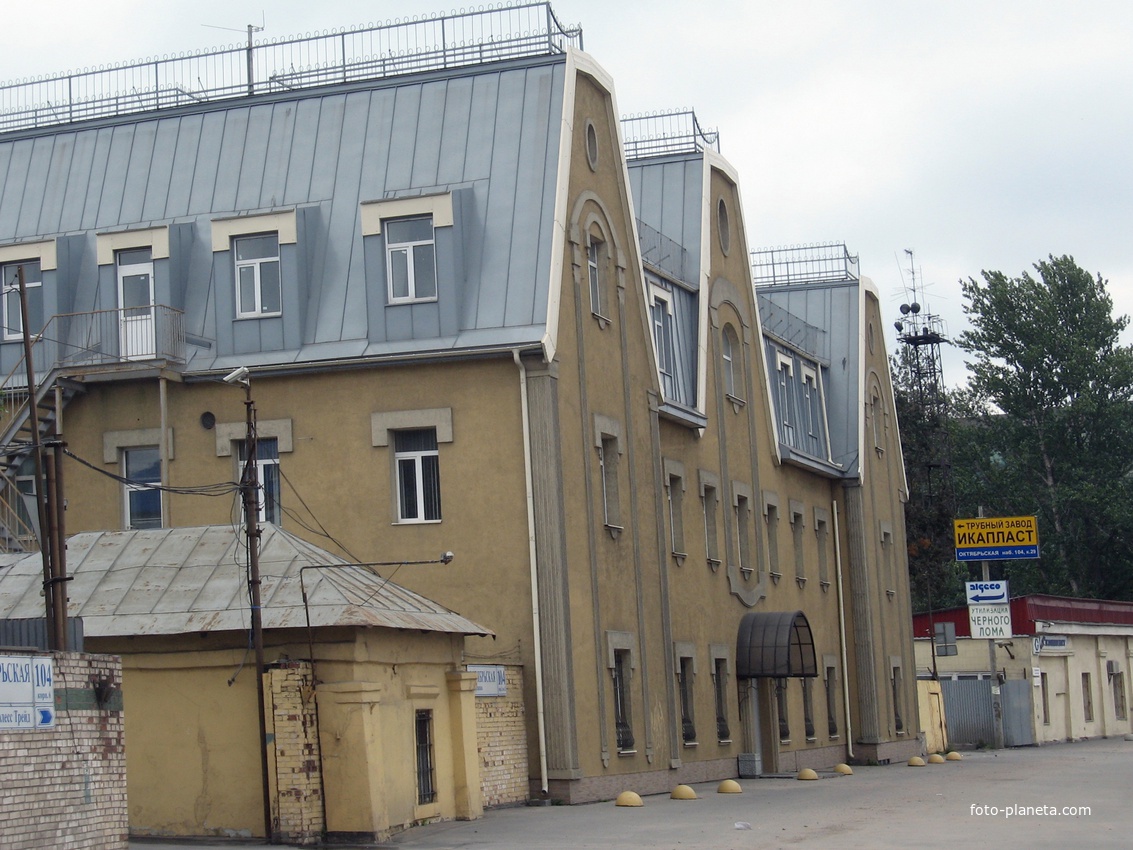 Октябрьская набережная. Трубный завод.