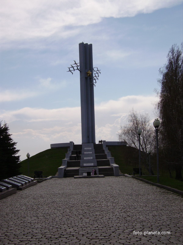Мемориальный комплекс на Соколовой горе, памятник «Журавли»
