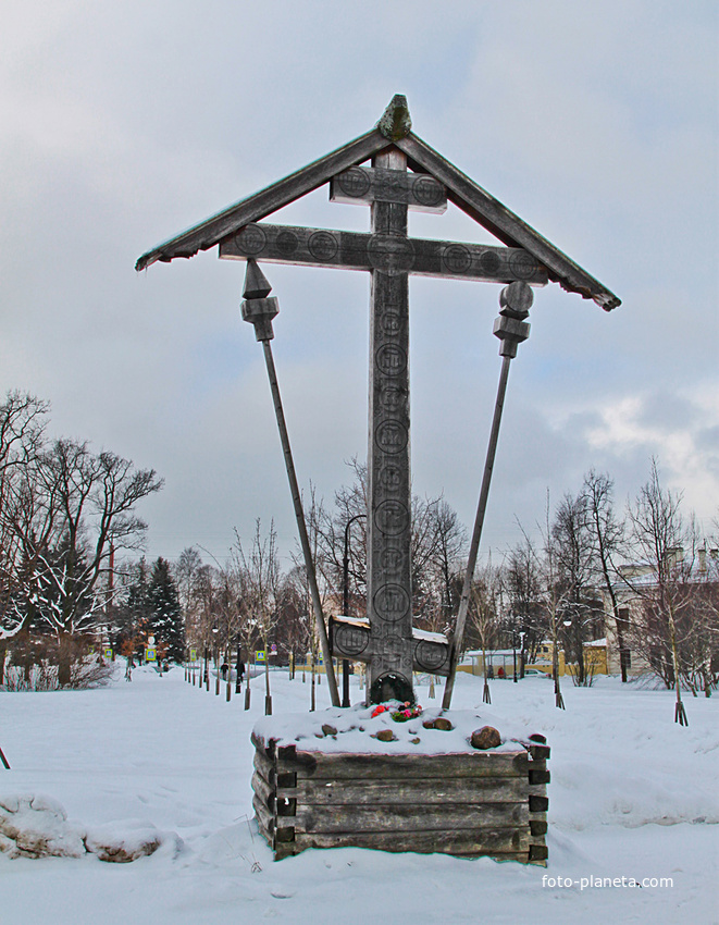 Поклонный крест на Соборной площади