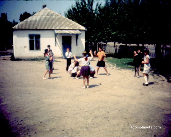 На перемене. Школьный двор 1977 год.