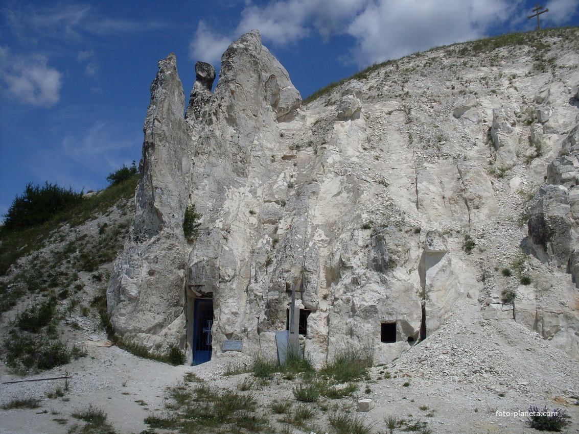 пещерный храм - вид сбоку