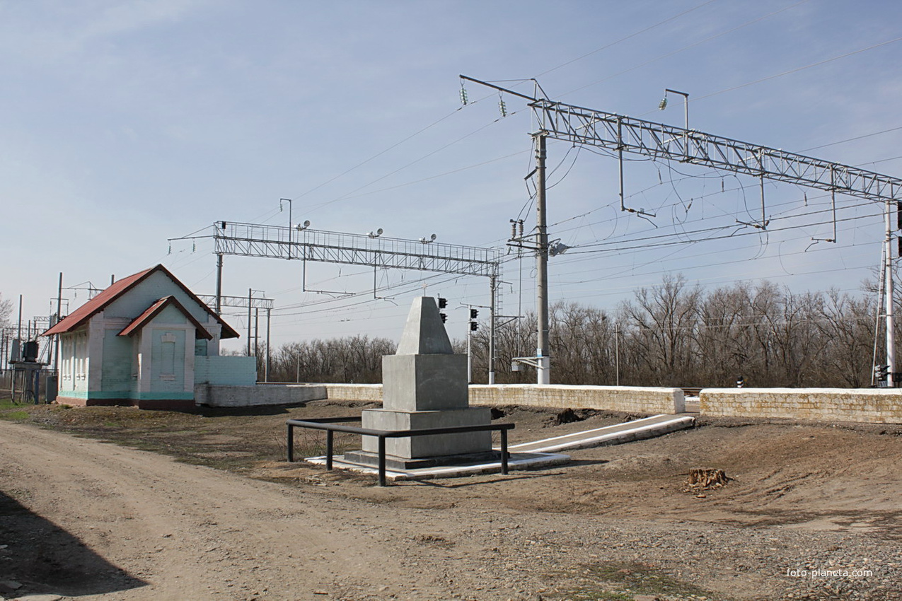 станция гремячая и братская могила воинов,погибших в дни Сталинградской битвы