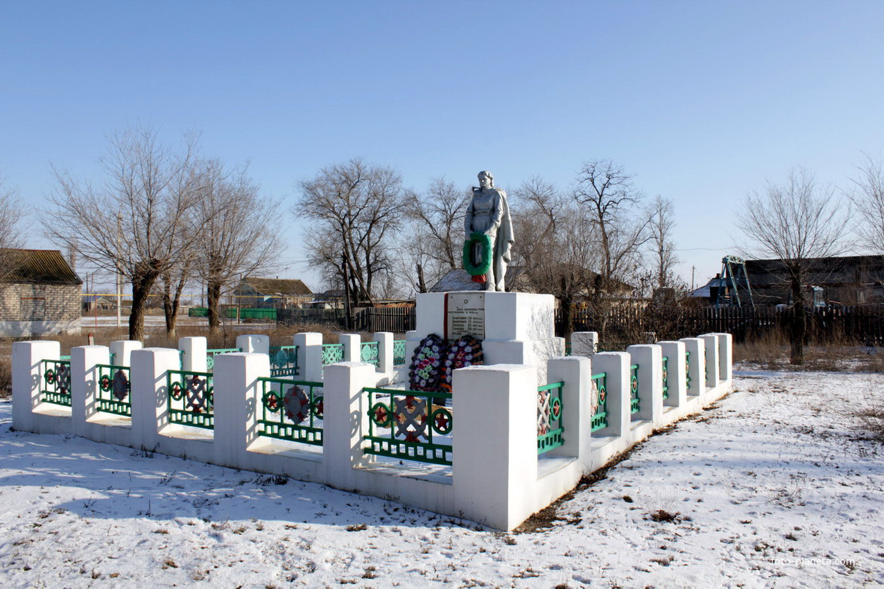 братская могила, погибших в дни Сталинградской битвы