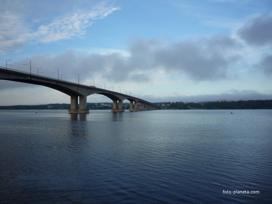 Река Волга и мост